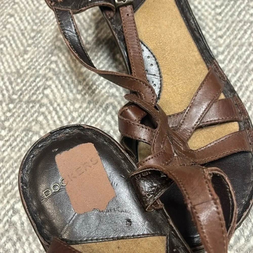 Dockers leather strap wedge sandals size women’s‎ 9 1/2